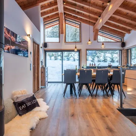 木屋 Seven Summits - Pool - Sauna - Jacuzzi - By Cozee *