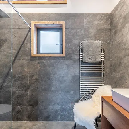 Seven Summits - Pool - Sauna - Jacuzzi - By Cozee Chalet *