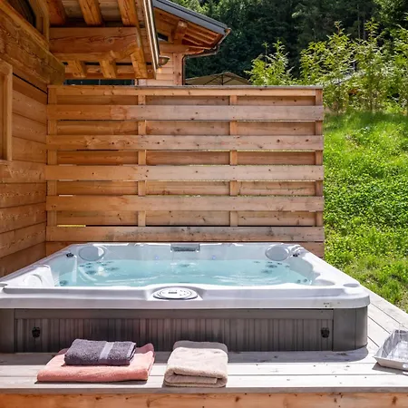 Seven Summits - Pool - Sauna - Jacuzzi - By Cozee 木屋