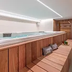 Seven Summits - Pool - Sauna - Jacuzzi - By Cozee Chalet *